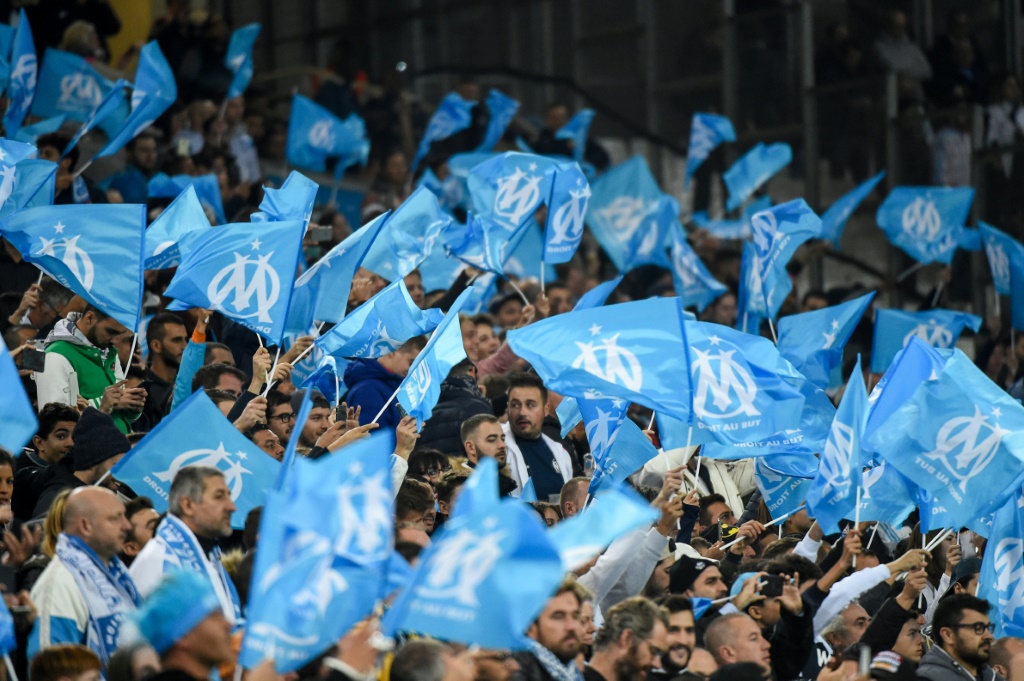 Supporters de Marseille lors d'un match de Ligue 1 contre le Paris-SG