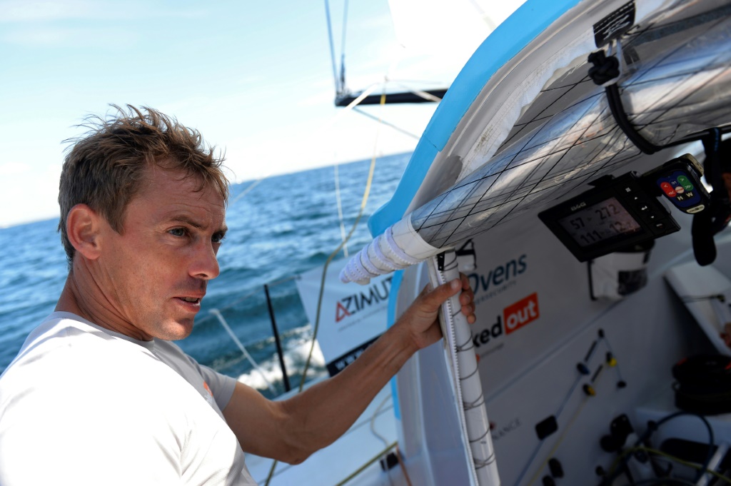 Le navigateur français Thomas Ruyant à bord de son monocoque Imoca 60 "Linkedout"