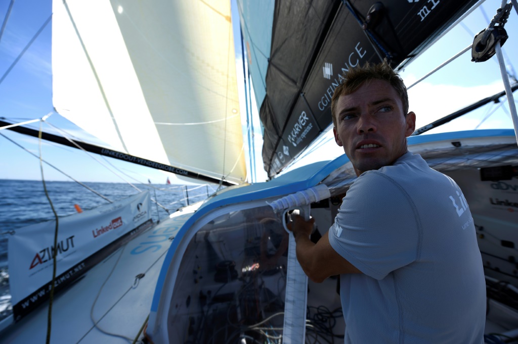 Le navigateur Thoms Ruyant à bord de son bateau "LinkedOut"