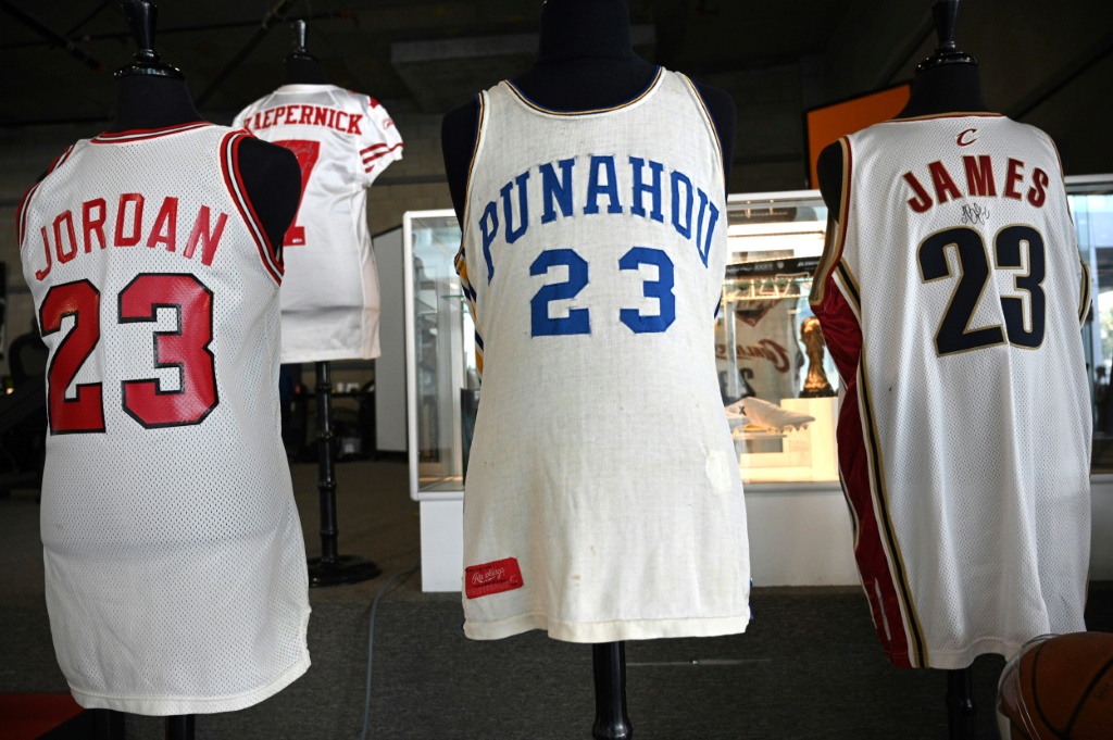 Un t-shirt de basket de 1984 de Michael Jordan estimé entre 200 et 300 000 US dollars